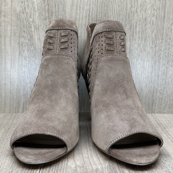 Vince Camuto Sandals Womens Size 8.5M Cone Heel Peep Toe Zip Pump Leather Taupe - Picture 4 of 13